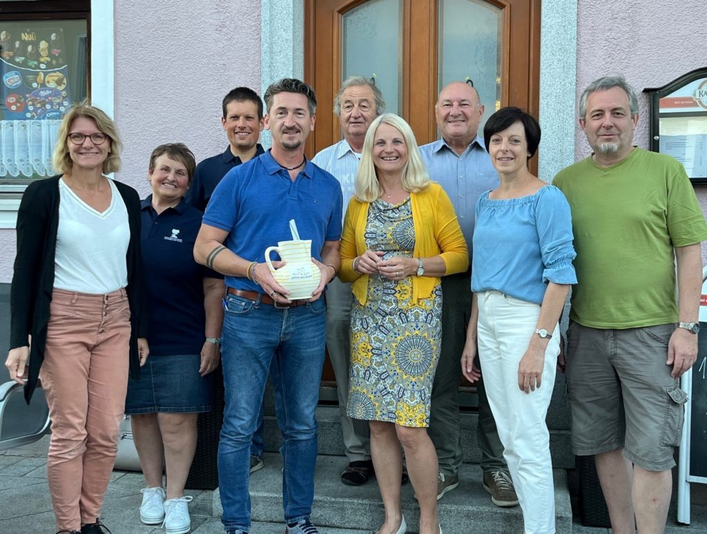 LAbg. Gertraud Scheiblberger dankt für die Erhaltung der Kultur der Volks- und Theatergruppe Kirchberg ob der Donau